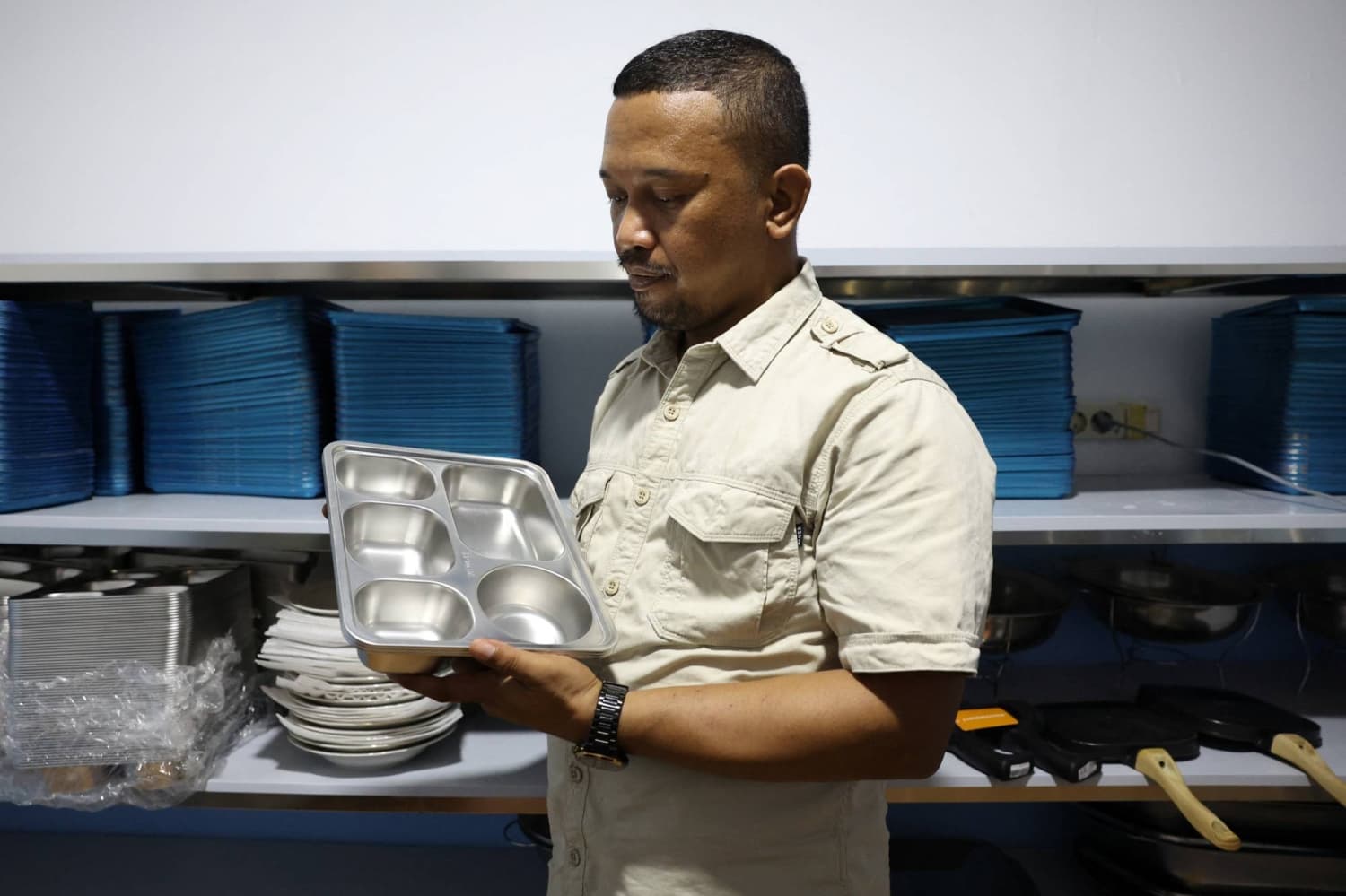 Indonesia's Free Meals Program Burdens Kitchen Investors with Debt