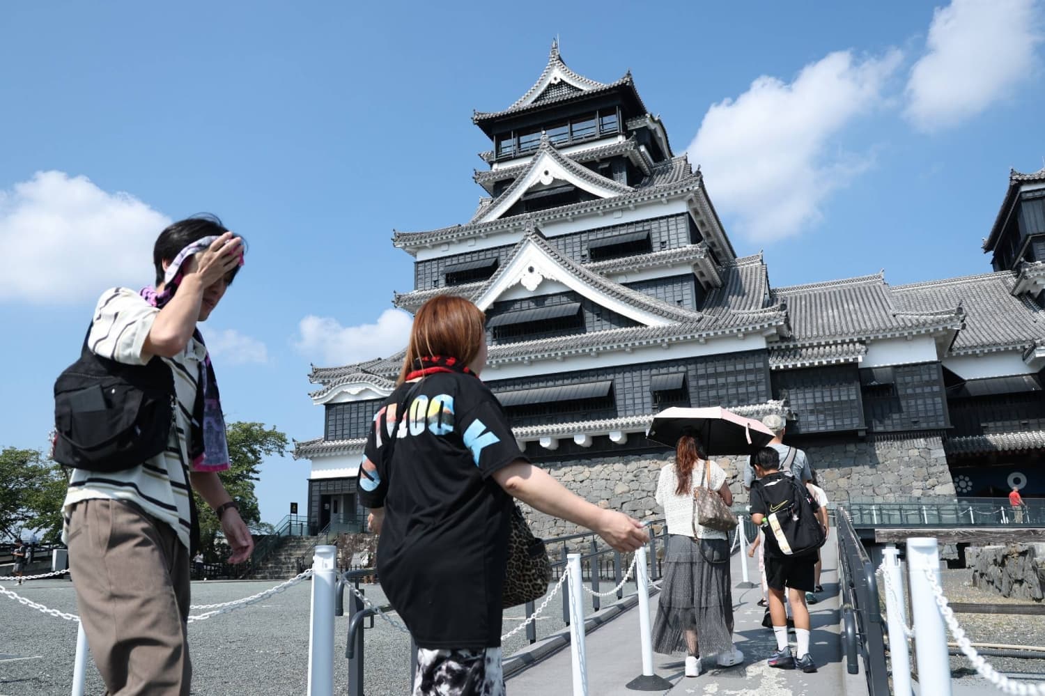 Kumamoto Castle Reopens Two Weeks After 7.1 Magnitude Earthquake