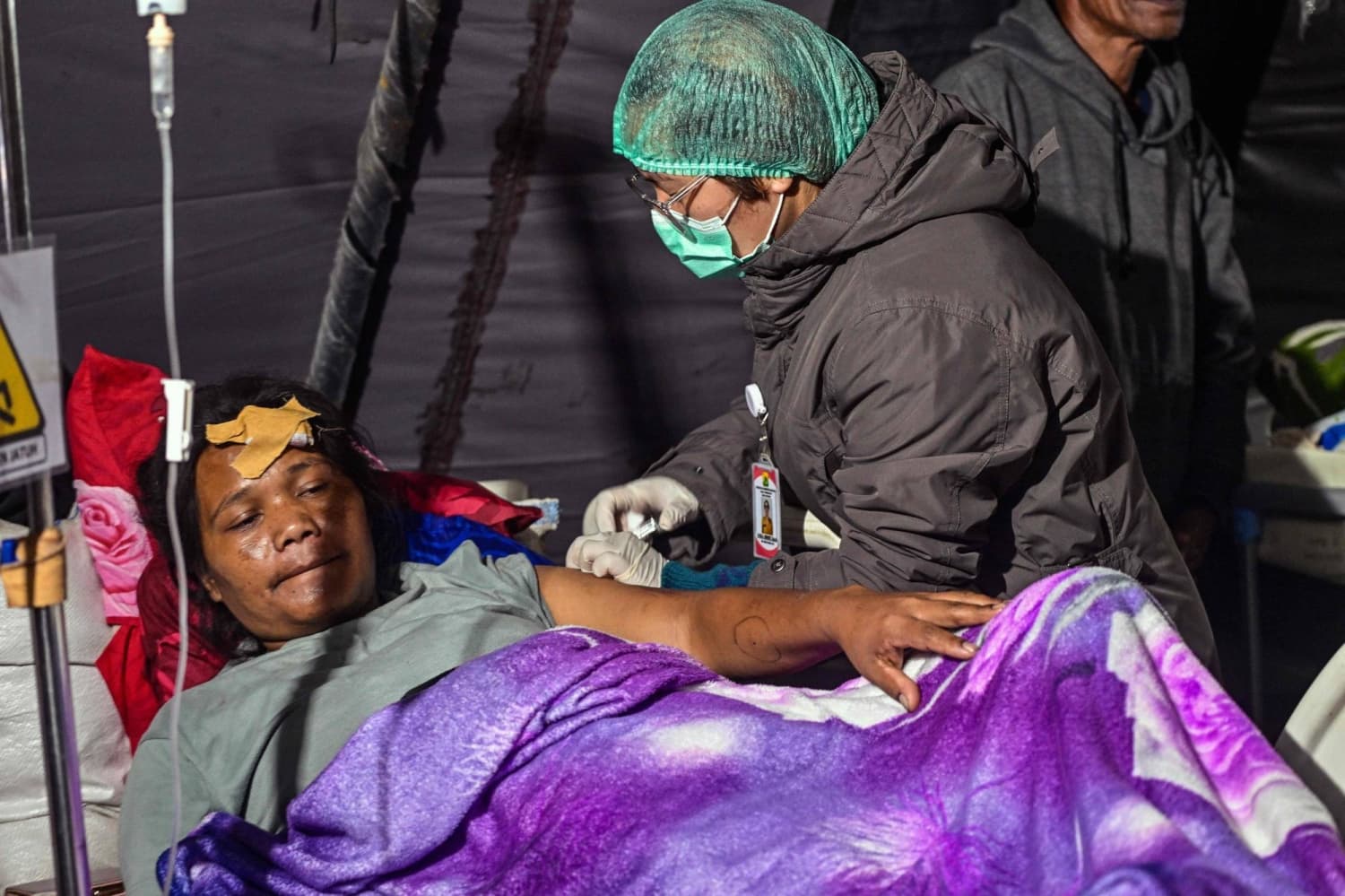 Magnitude 7.7 Earthquake in Eastern Indonesia Leaves at Least 47 Dead