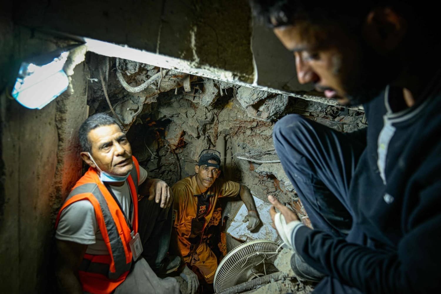 Comparing Earthquake Rescue Efforts in Colombia and Venezuela