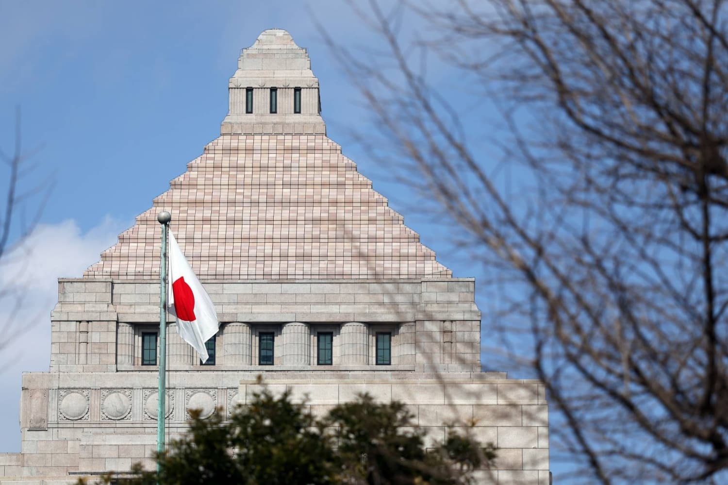 Ongoing Conflicts Between Politicians and Bureaucrats in Tokyo