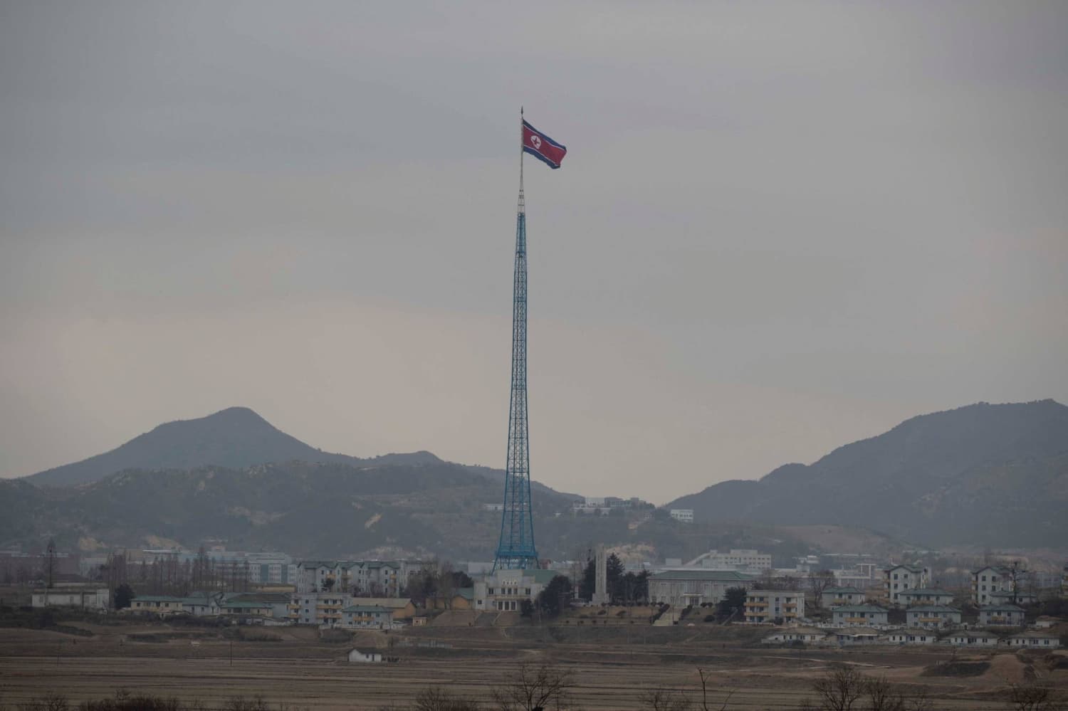 South Korea Issues Warning Shots as North Korean Soldiers Cross DMZ