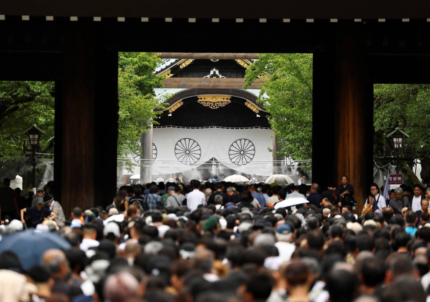 Yasukuni Shrine's Actions Diverge from Political Rituals