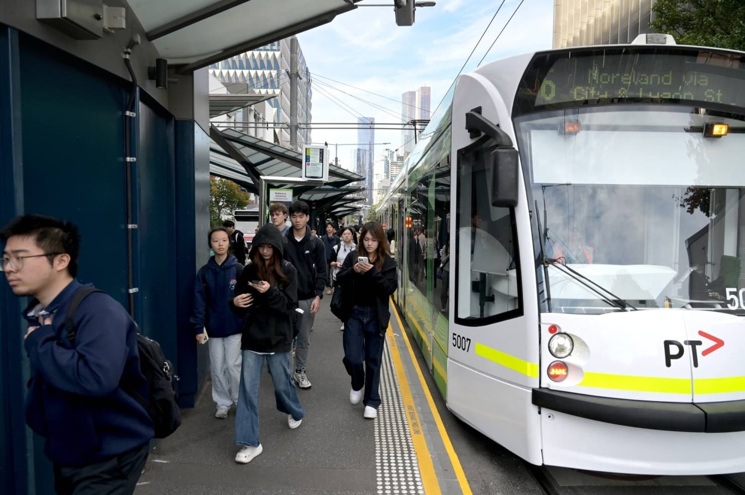 Young Japanese Face Uncertainty as Australia Delays Working Holiday Visa Processing
