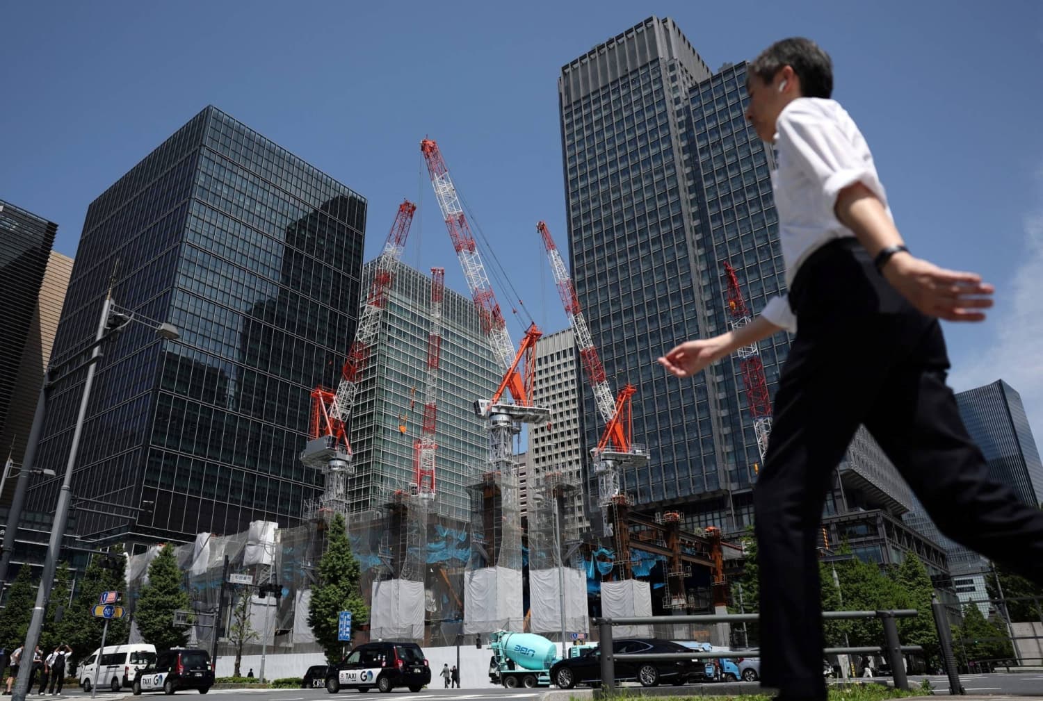 Japan's Economy Slows in Second Quarter Amid Consumer Caution