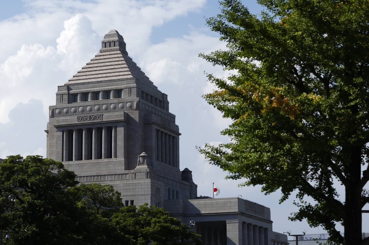 Government Plans to Fully Compensate Local Losses from Consumption Tax Reduction