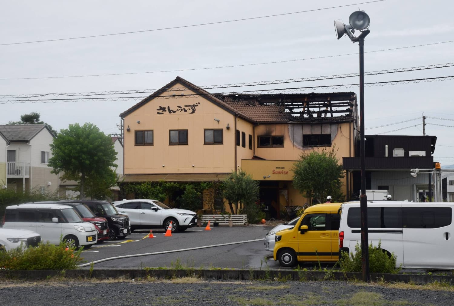 Three fatalities reported in suspected arson and stabbing at Gifu cake shop