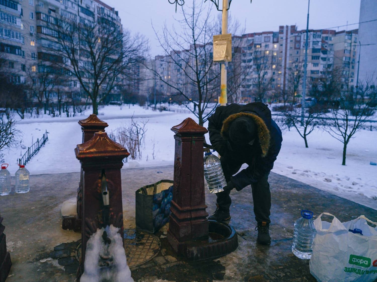 Ukrainians Prepare for Challenging Winter Amid Ongoing Airstrikes