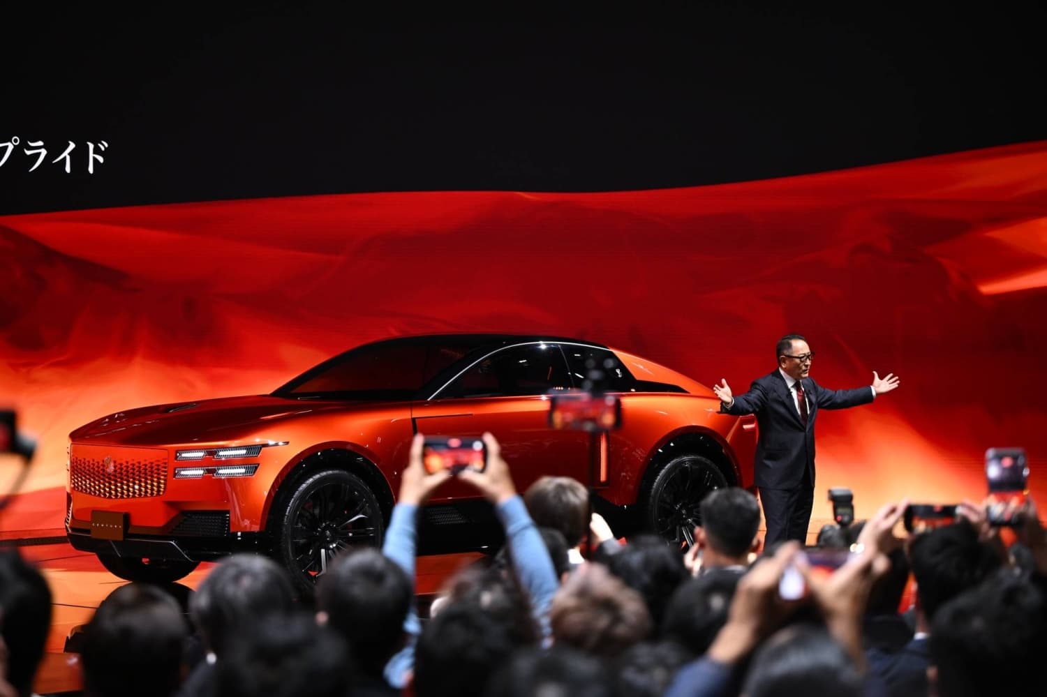 Toyota Plans Global Expansion for Japan's Luxury Century Sedan