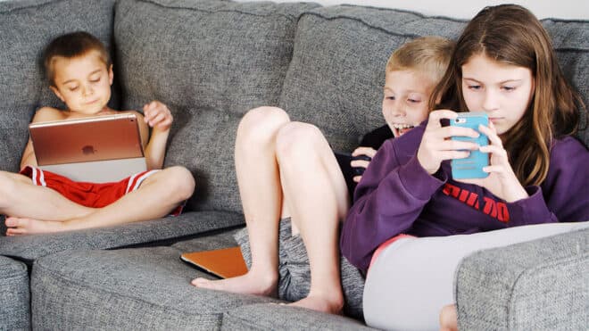 Yunanistan, 2027'den itibaren 15 yaş altı çocukların sosyal medya kullanımını yasaklayacak