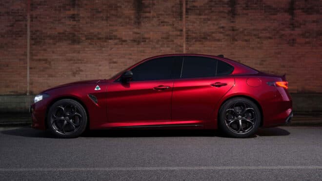 Alfa Romeo, içten yanmalı motora sahip otomobiller sunmaya devam edecek