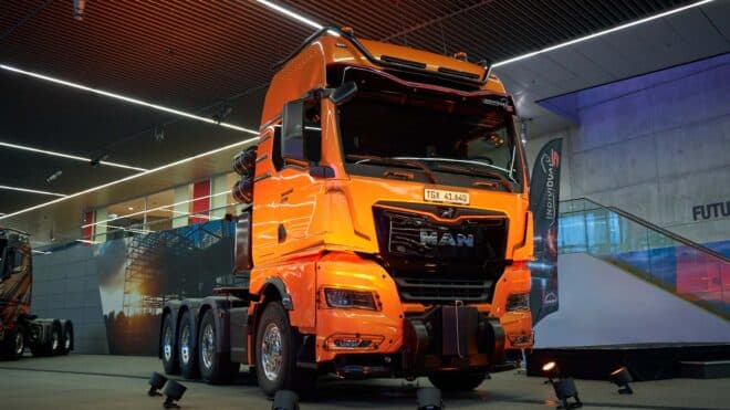 MAN, "Yeni Aslan Kral" dediği 250 tonluk dev çekicisini tanıttı