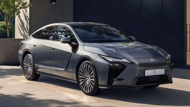 Yeni Lexus ES, eylülde Türkiye'de satışa çıkacak