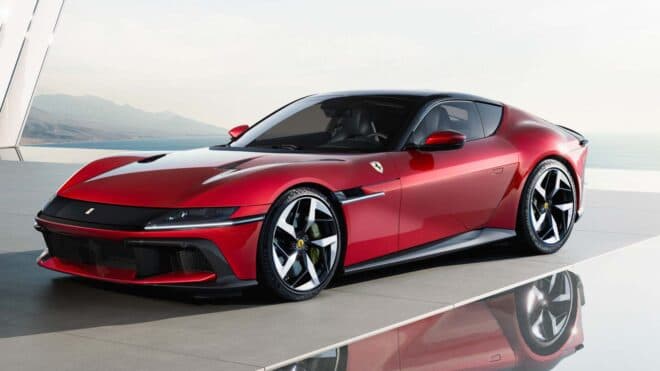 Ferrari, Manuel Şanzımanlı 12Cilindri Modeli Üzerinde Çalışıyor