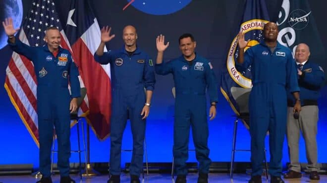 NASA, Artemis III görevindeki astronotları tanıttı