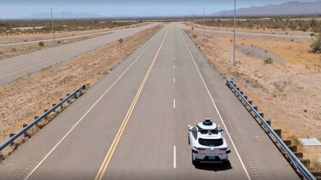 Waymo, Apple'ın otonom araç test alanını 220 milyon dolara satın aldı