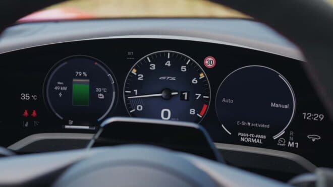 Porsche Taycan, E-Shift sanal vites sistemini tanıttı