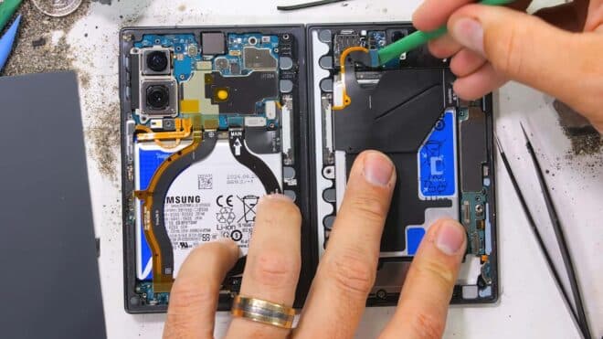 Samsung Galaxy Z Fold 8, sağlamlık testine tabi tutuldu ve parçalarına ayrıldı
