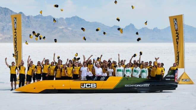 JCB Hydromax ile yeni kara hız rekoru kırıldı