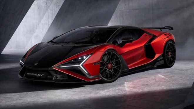 Lamborghini Revuelto SV, en hızlı ve güçlü süper otomobil olarak tanıtıldı