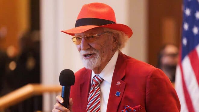 Ferrari Luce'nin ilk örneği 40 milyon dolara göz doktoruna satıldı