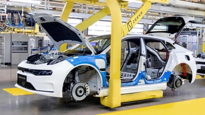 Geely, 2028'de Volvo'nun Avrupa fabrikalarında otomobil üretecek